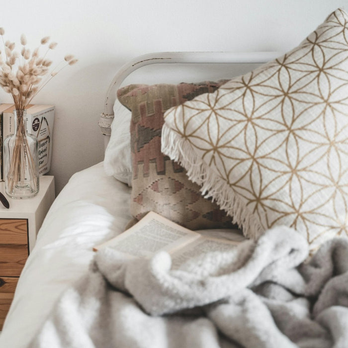 The Essentials of a Neutral Toned Bedroom - Dream's Loft